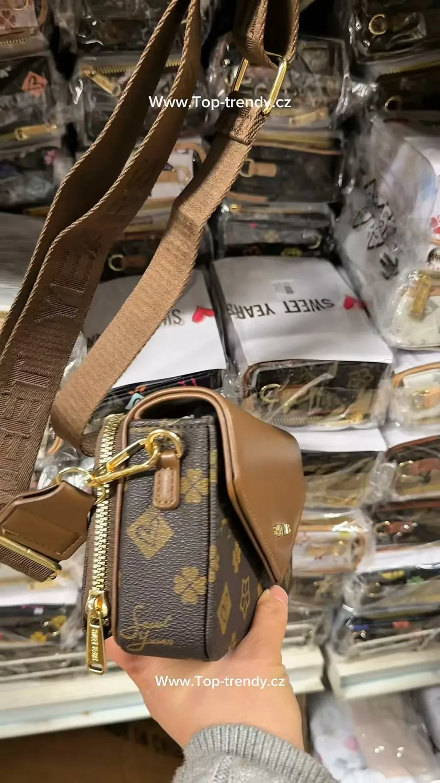 👜 NOVÉ KABELKY JSOU TADY! ✨

Spousta nových modelů, barev i stylů 🤎
Od elegantní...